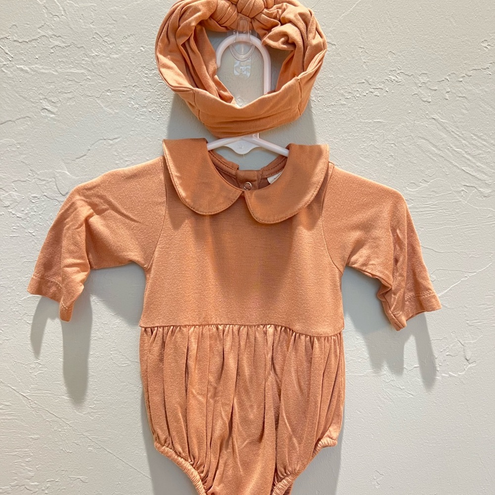 Kate Quinn bamboo Peter Pan collar bubble onesie and matching headband 0-3 mo